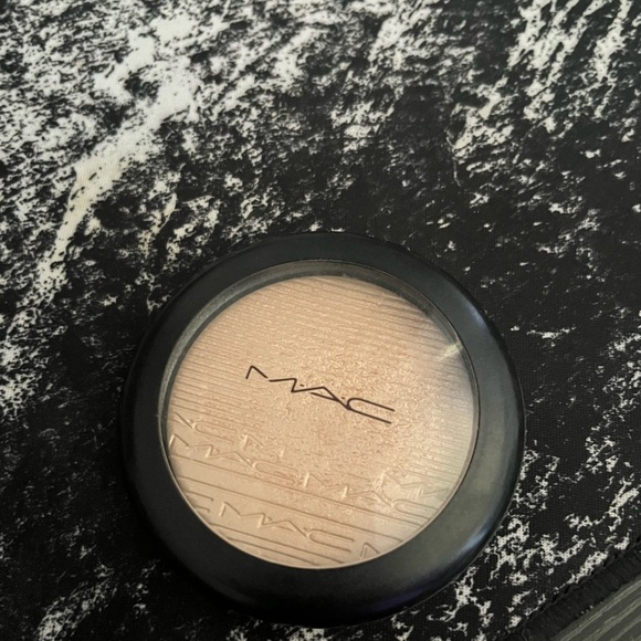 MAC highlight Extra Dimension Skinfinish - Picture 1 of 4